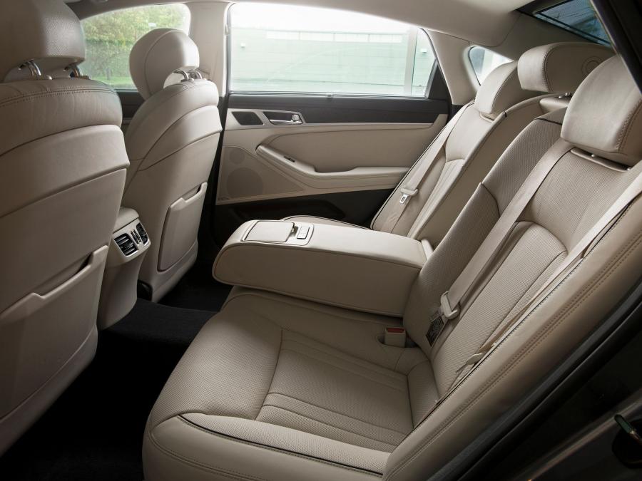 Интерьер Hyundai Genesis 2014 года  (NA) (фото 44 из 105)